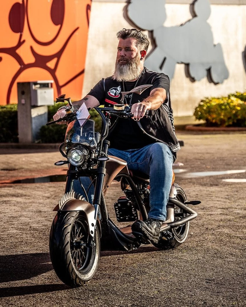 Star-Biker Community bei einer gemeinsamen Ausfahrt – Erlebe Elektromobilität in der Schweiz mit anderen E-Chopper-Fans