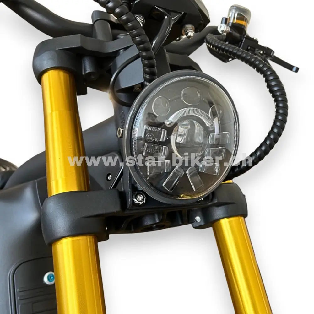 LED-Frontscheinwerfer am E-Chopper Star-Biker M8S – moderne Beleuchtung mit markantem Design