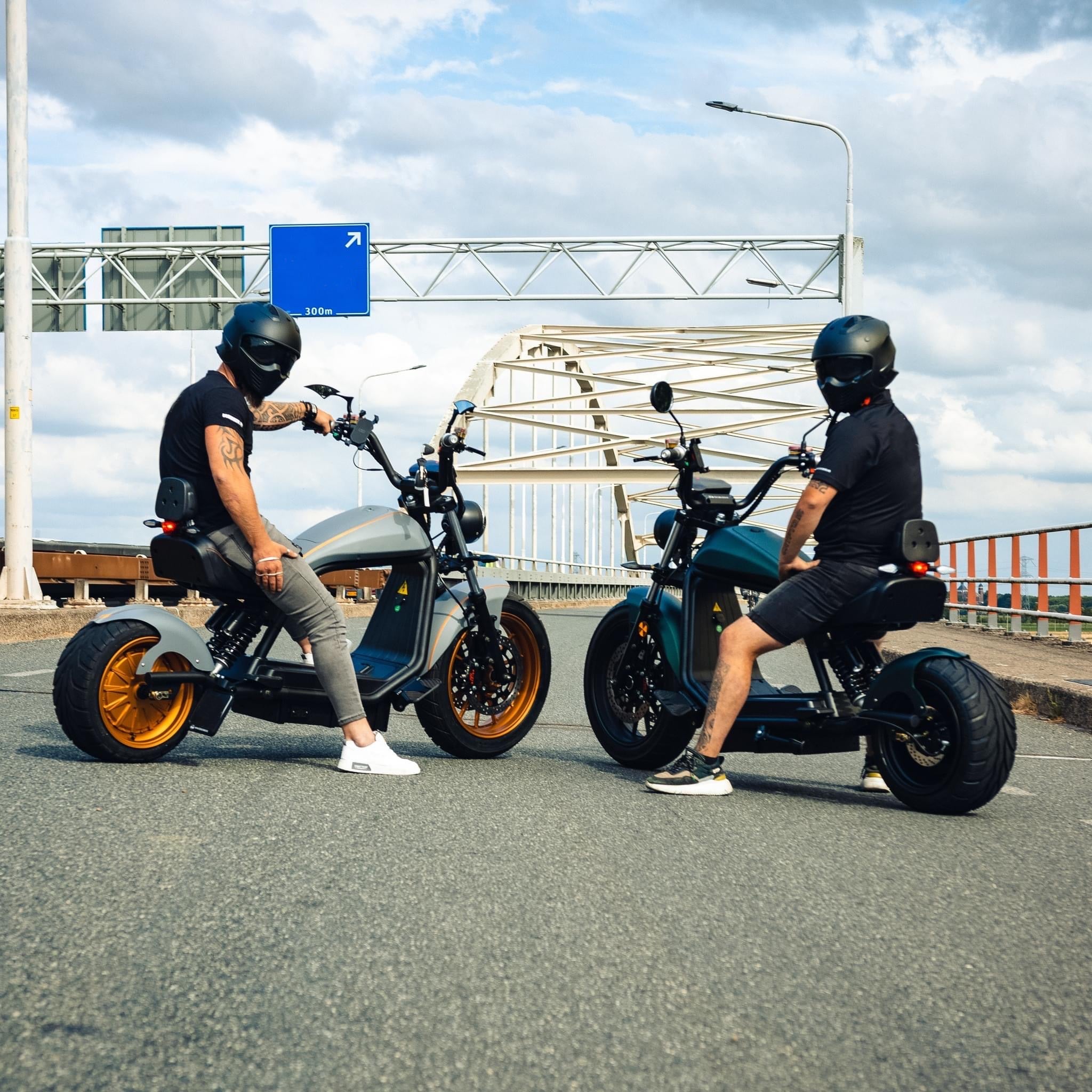 E-Roller & E-Chopper – Elektroroller 25 km/h ohne Führerschein & 45 km/h mit Straßenzulassung kaufen Schweiz