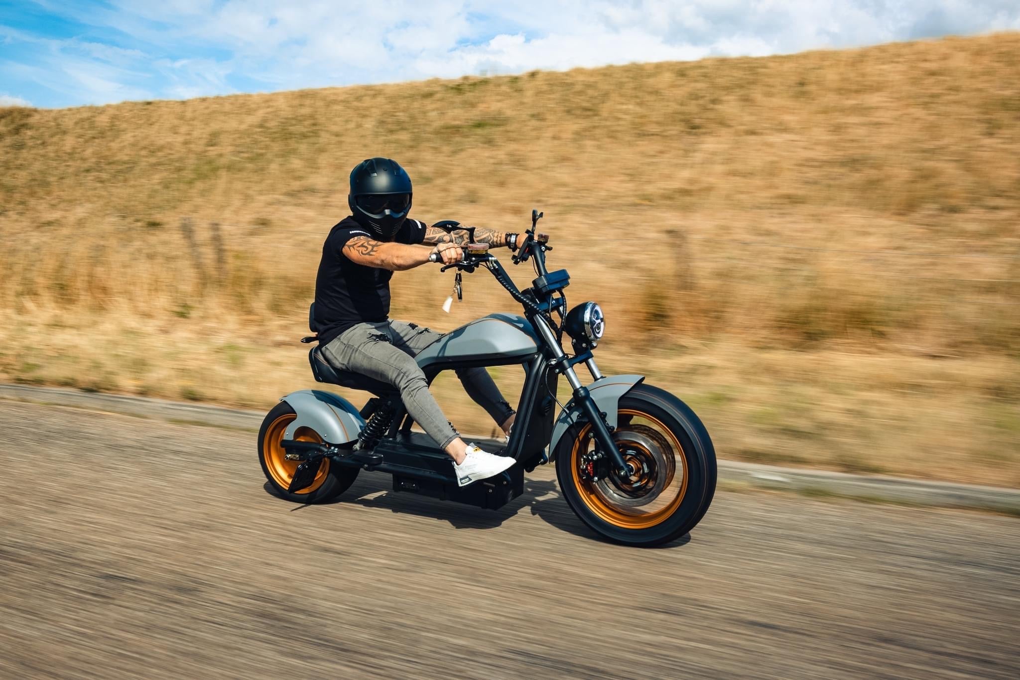 Probefahrten E-Roller & E-Chopper – Elektroroller 25 km/h ohne Führerschein & 45 km/h mit Straßenzulassung kaufen Schweiz