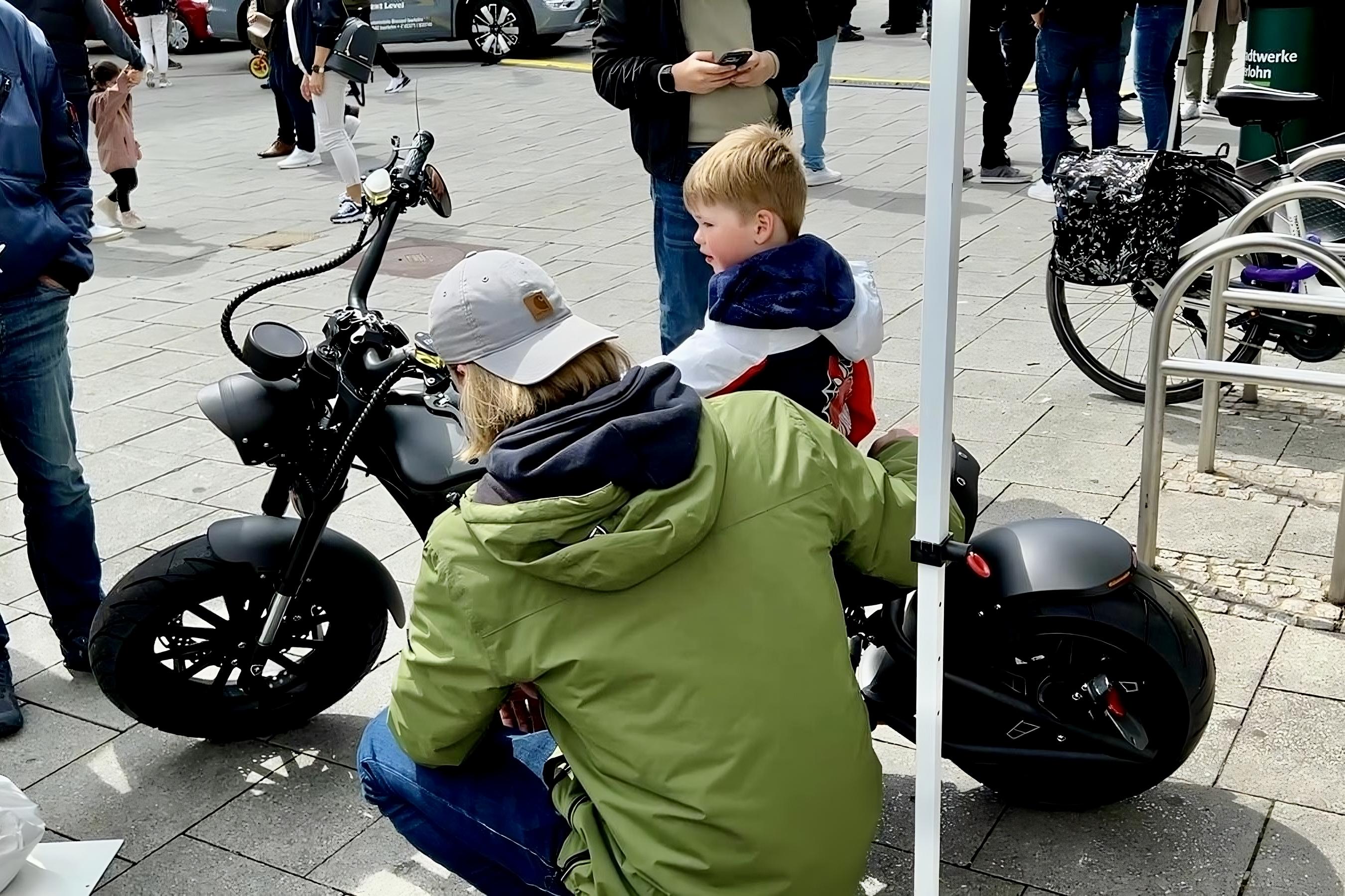 Star-Biker E-Chopper und Elektroroller am 46. Iserlohner Autosalon – Modelle für die Schweiz live präsentiert