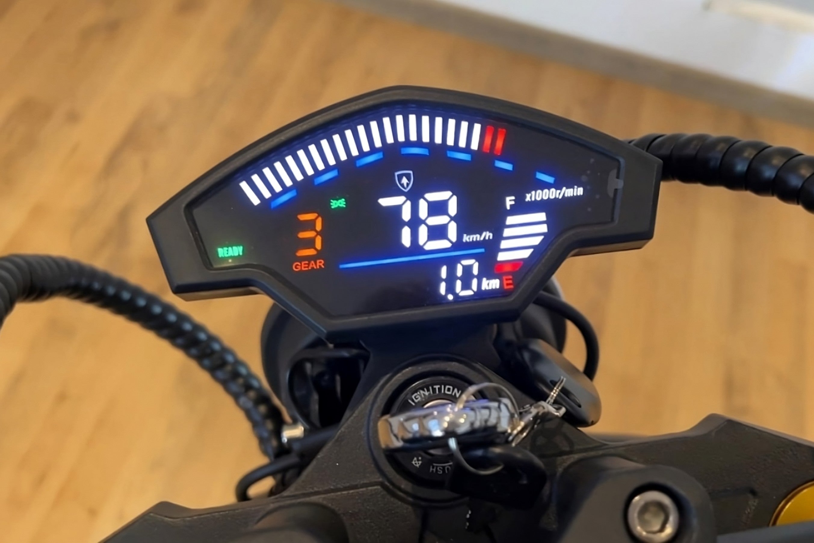 Star-Biker Bobber Custom E-Chopper – Anleitung zur Freischaltung auf 65 km/h über elektronische Tastenkombination, fahrbereit auf Privatgelände