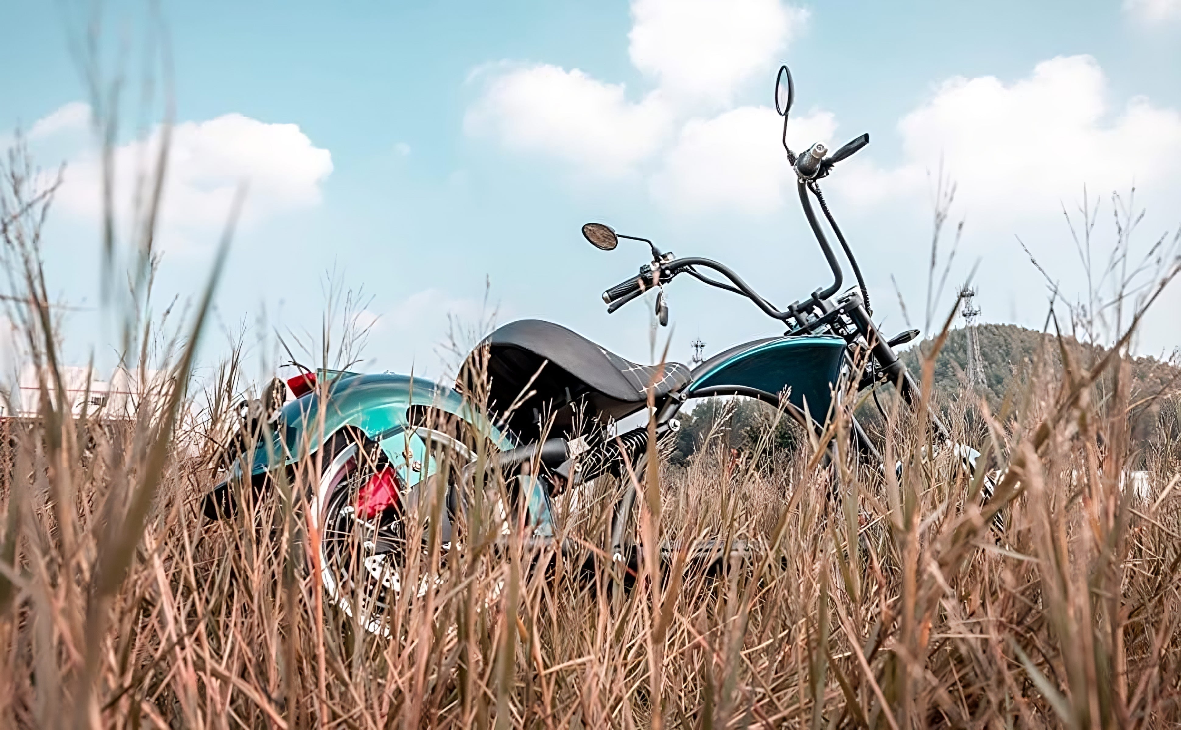 Star-Biker Chopper M1P in Titanium Blue – E-Chopper für die Schweiz mit 25 km/h ohne Führerausweis, elegante Metallic-Lackierung