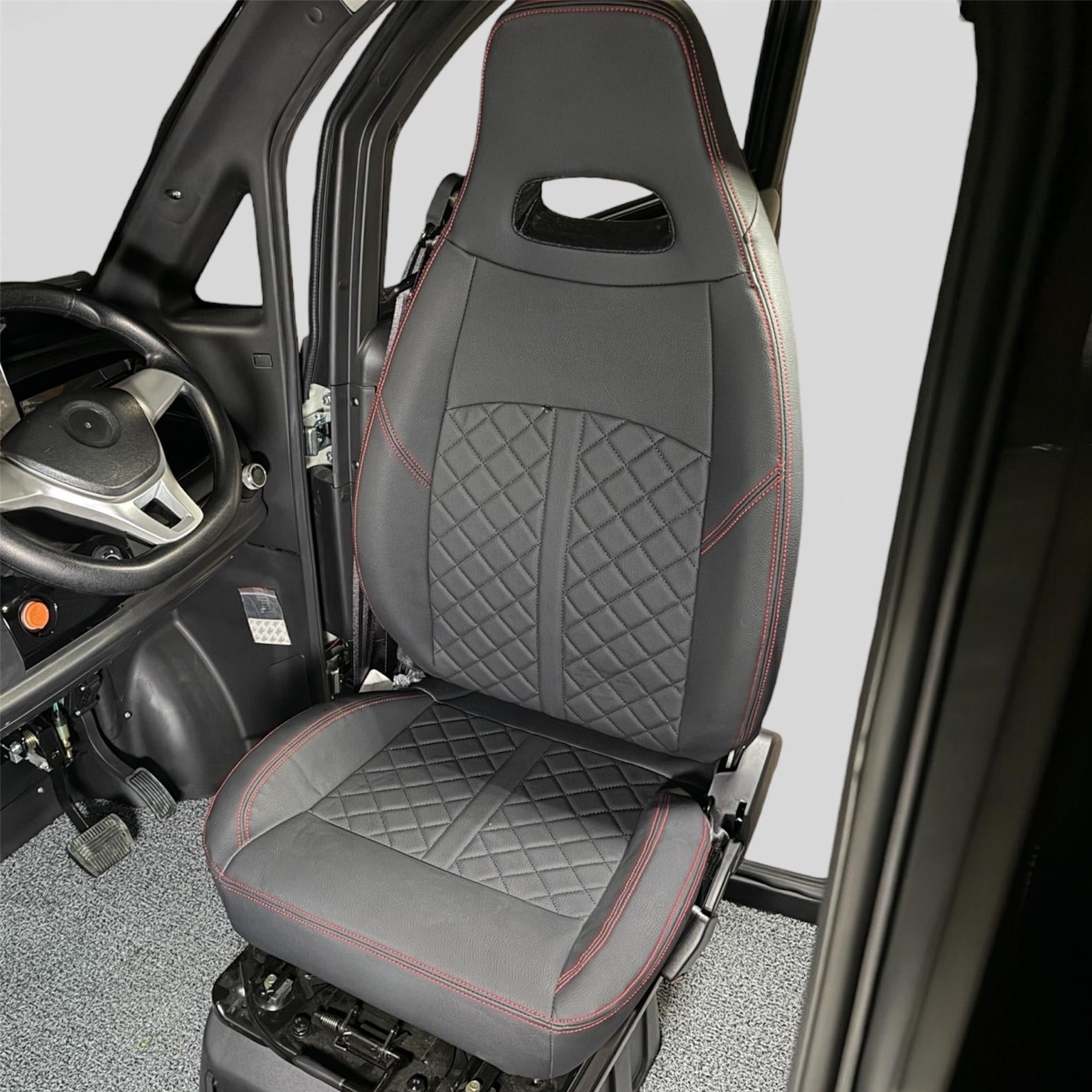 Ergonomischer Fahrersitz im SEVION Kabinenroller mit hochwertiger Polsterung