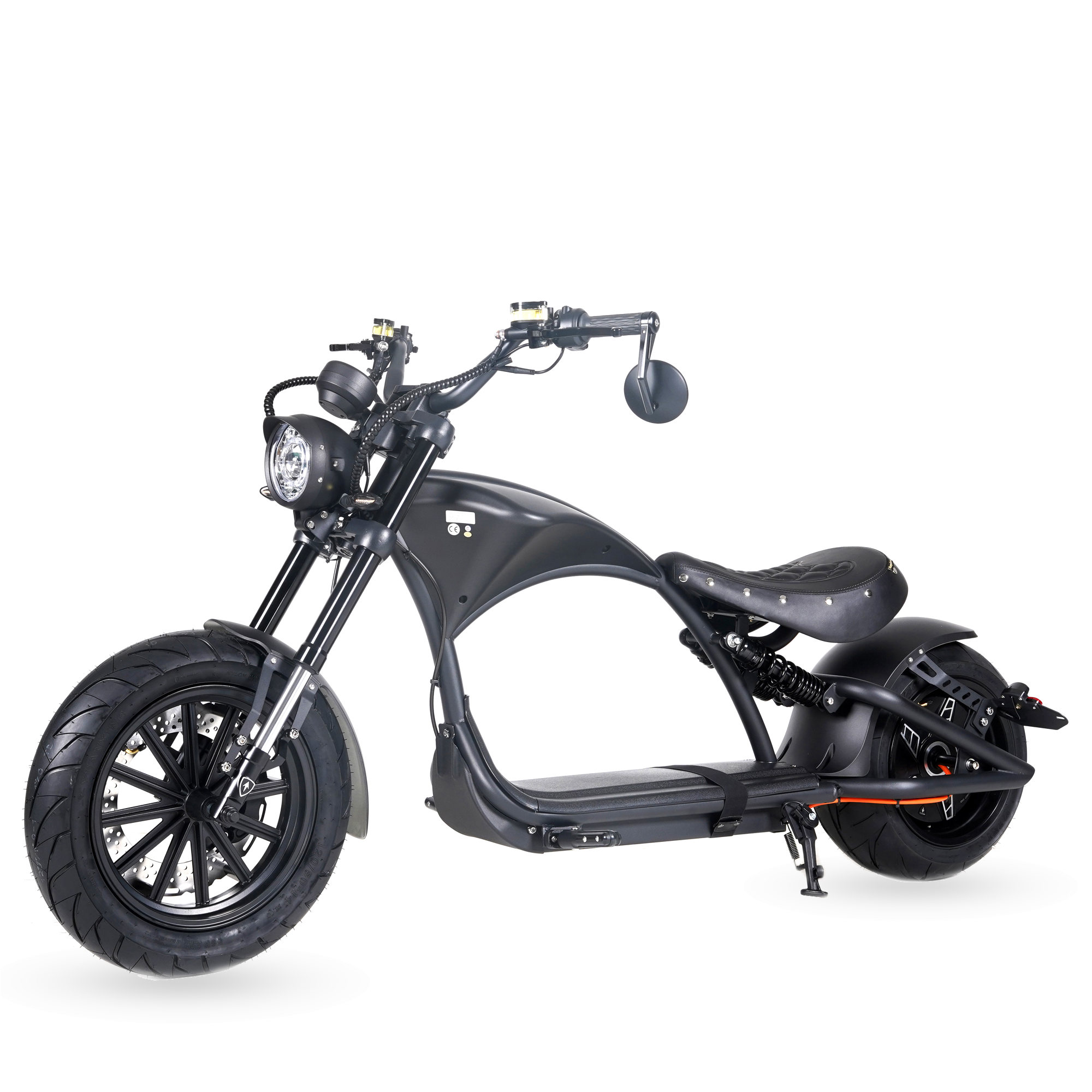 Star-Biker Chopper M1P Custom in Shadow Black, schräg von vorn mit Vorderrad links im Bild