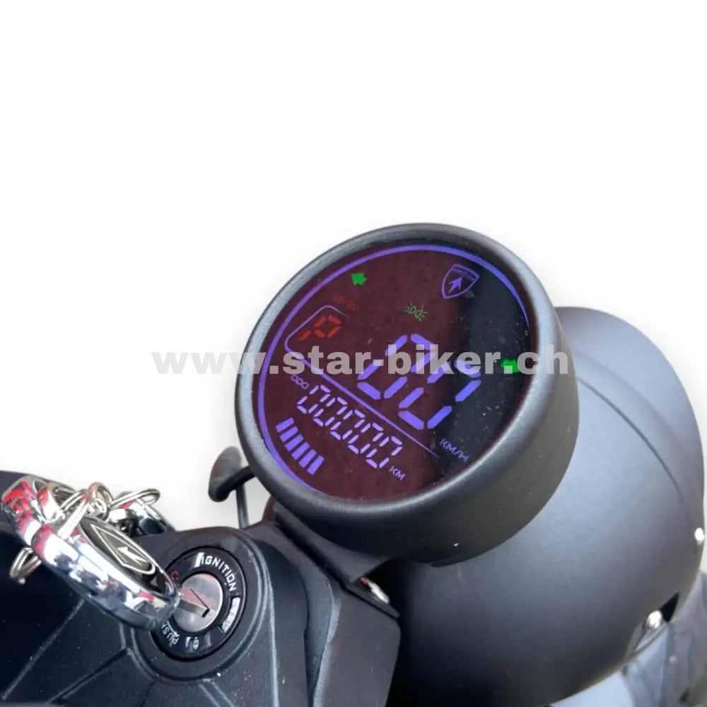 Smartes LED-Display mit Akkuanzeige & Geschwindigkeit – ideal für Schweizer E-Roller-Fahrer:innen