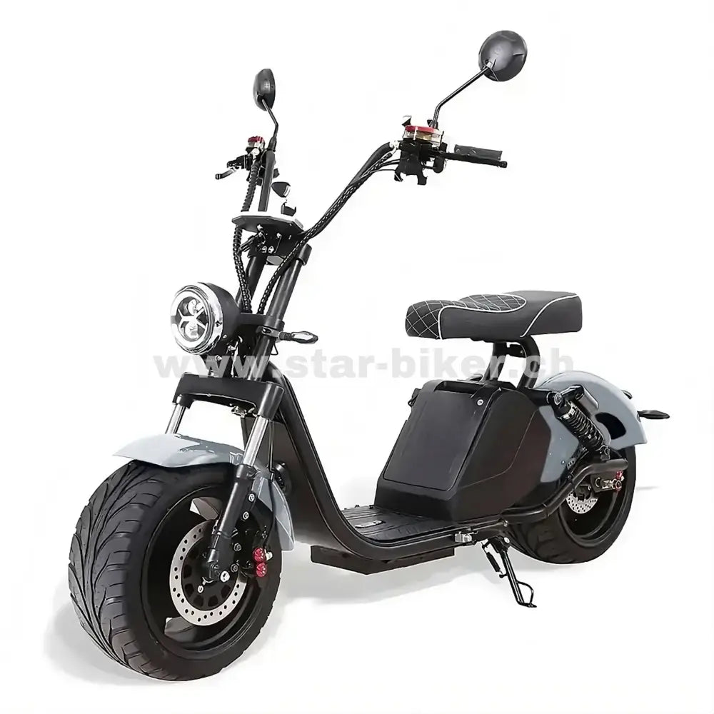 Star-Biker Cruiser 3.0s Nardo Grau – E-Roller vorne schräg mit markantem Chopper-Stil und Voll-LED