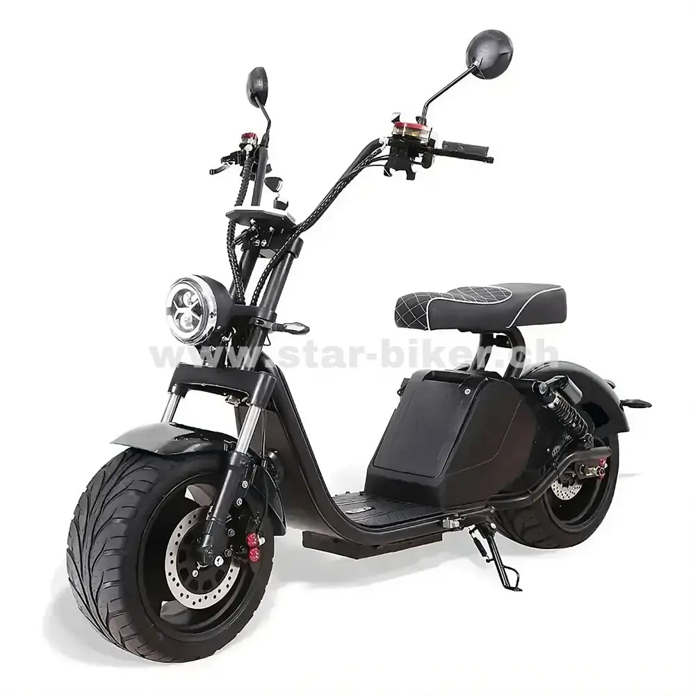 E-Roller Star-Biker Cruiser 3.0s Mattschwarz – Ansicht schräg vorne mit LED-Scheinwerfer und stylischem City-Look